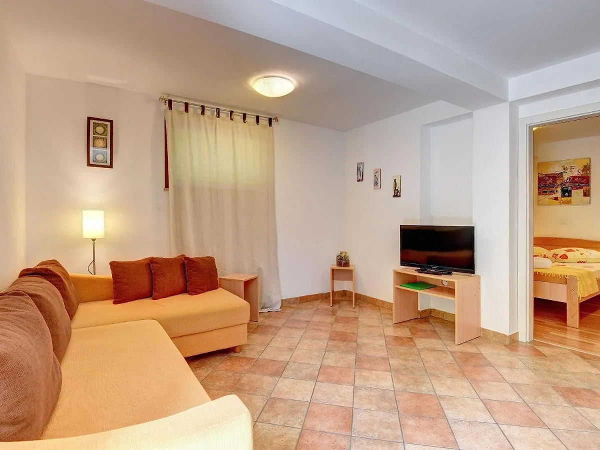 Spacious Home With Private Terrace And Garden Pula Croatia