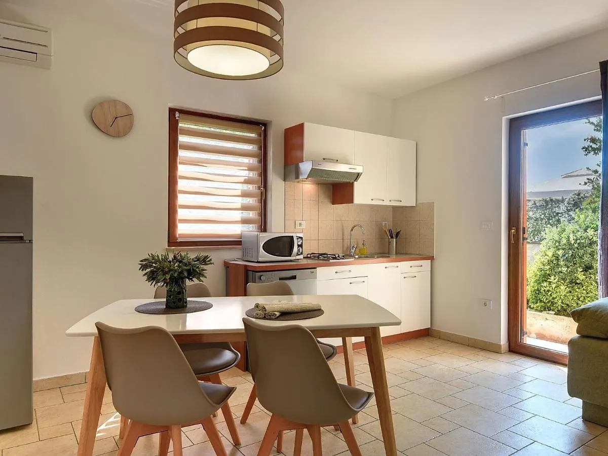 Spacious Home With Private Terrace And Garden Pula Croatia